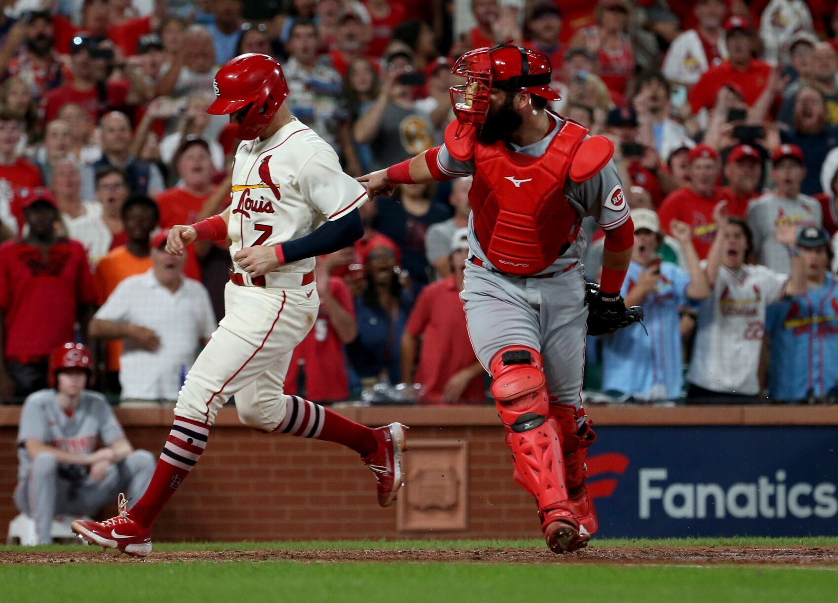 Cardinals play Cincinnati Reds in game 2 of doubleheader